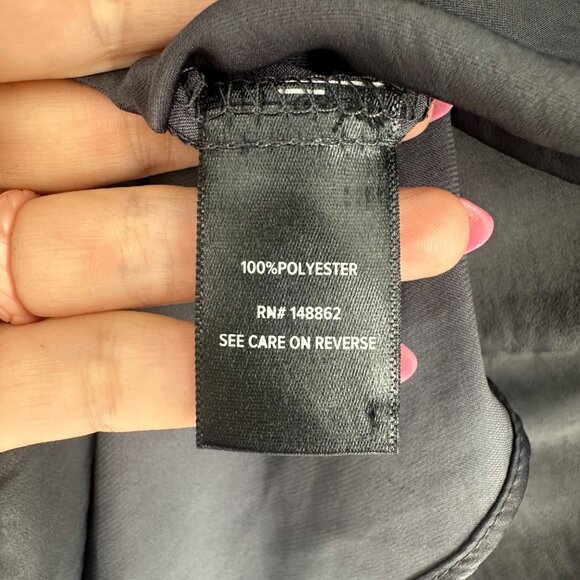 Torrid Plus Size Gray Silky Charmeuse Button-up V-neck Top Blouse Size 1X - Picture 8 of 8